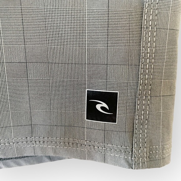 RIP curl mirage broadwalk surf short size 40 - Picture 2 of 8